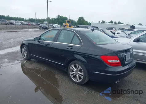 2013 Mercedes-Benz C 300 Luxury 4Matic/Sport 4Matic из США, поврежденный, VIN WDDGF8AB8DG119588
